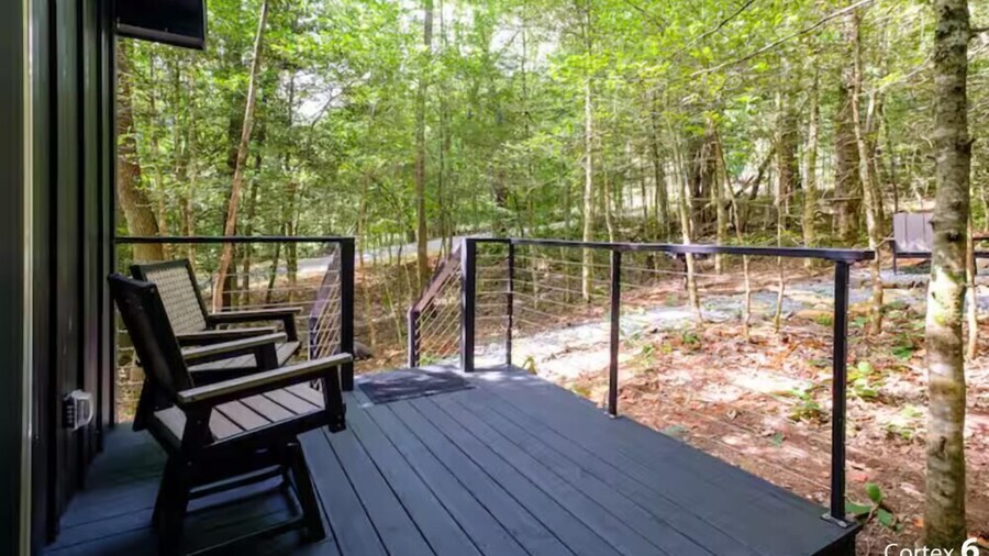 Couples Glamping Cabin - Bearly Behaving