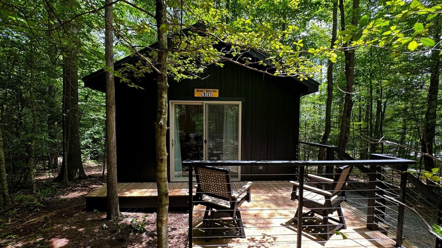 Couples Glamping Cabin - Bearly Behaving