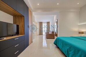 3 bedrooms, iron/ironing board, free WiFi, bed sheets - Casa Paradiso in Ghaxaq - Private Rooftop Pool (Għaxaq)