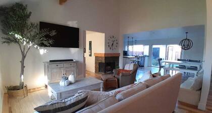 Bright & Stylish Home Stay Minutes from Wineries