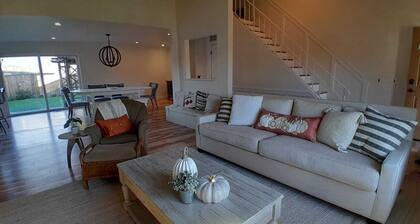 Bright & Stylish Home Stay Minutes from Wineries