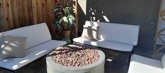 Bright & Stylish Home Stay Minutes from Wineries