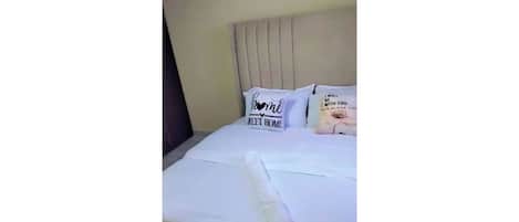 1 bedroom, iron/ironing board, internet