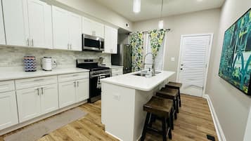 Microondas, horno y parrilla de estufa