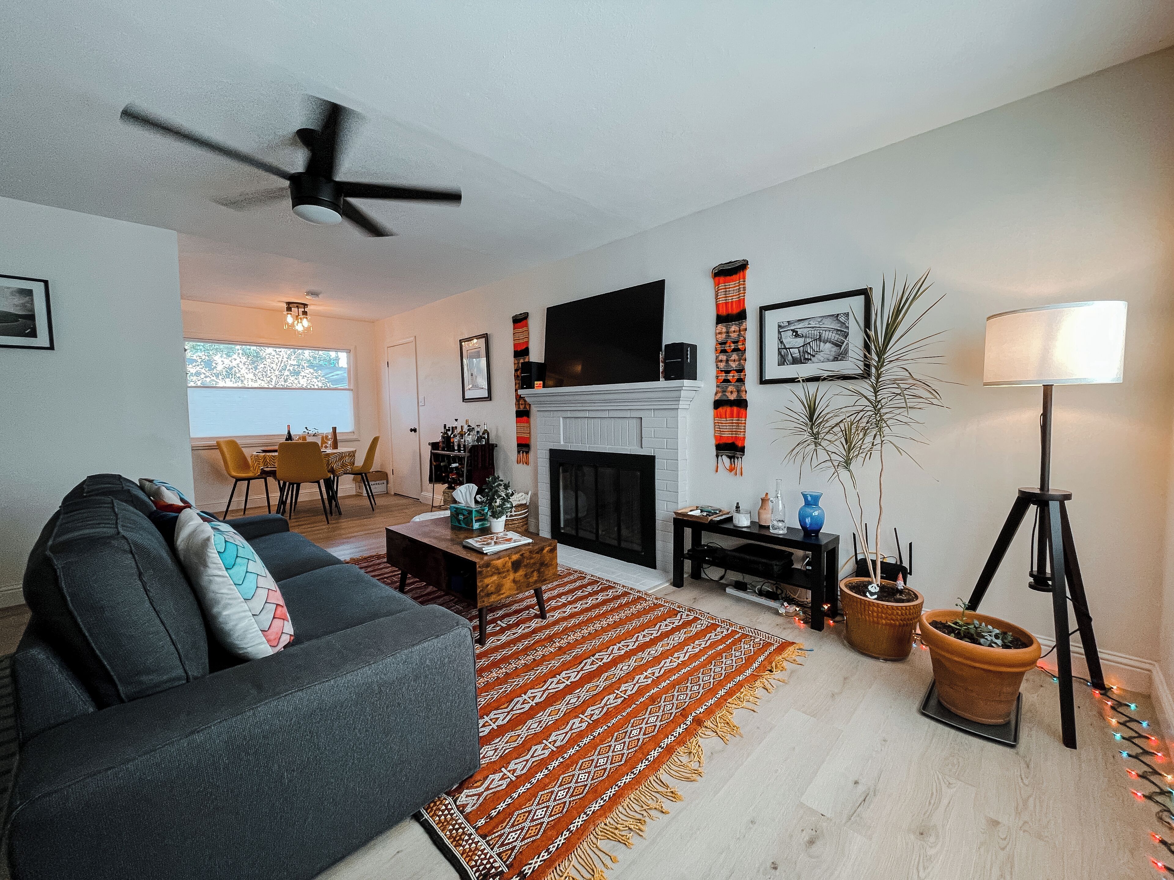 Smart-TV, Kamin, DVD-Player, Stereoanlage