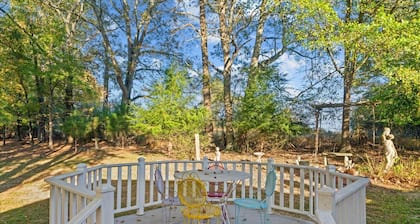 Tranquil 3-bedroom farmhouse in Dalton with all you need