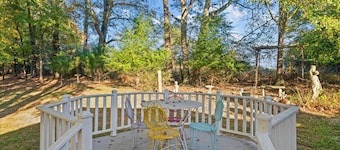 Tranquil 3-bedroom farmhouse in Dalton with all you need