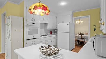 Micro-ondes, four, plaque de cuisson, lave-vaisselle