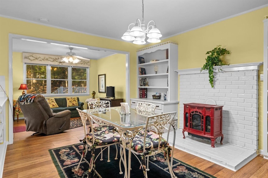 Tranquil 3-bedroom Farmhouse In Dalton With All You Need - Chatsworth, GA