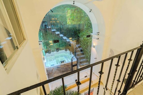 Walled City 9BR Luxury Casa - Jacuzzi & Pool Table