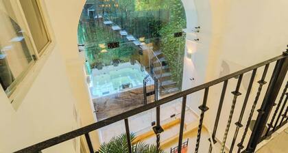 Walled City 9BR Luxury Casa - Jacuzzi & Pool Table