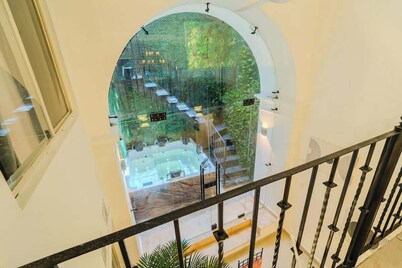 Walled City 9BR Luxury Casa - Jacuzzi & Pool Table