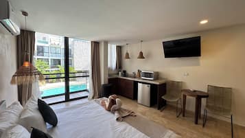 Standard Room | In-room safe, desk, blackout drapes, iron/ironing board