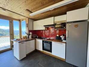 Réfrigérateur, micro-ondes, four, lave-vaisselle