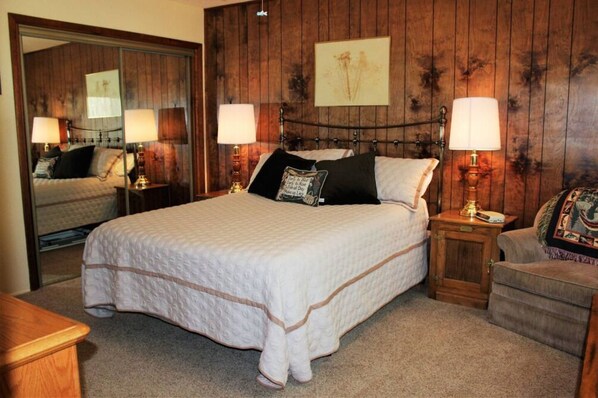 3 bedrooms, bed sheets - Southern Comfort Big Bear Lake (Big Bear Lake)