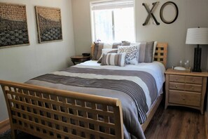 1 bedroom, bed sheets - Sugar Bear Cabin Big Bear (Big Bear)