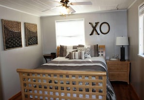 1 bedroom, bed sheets