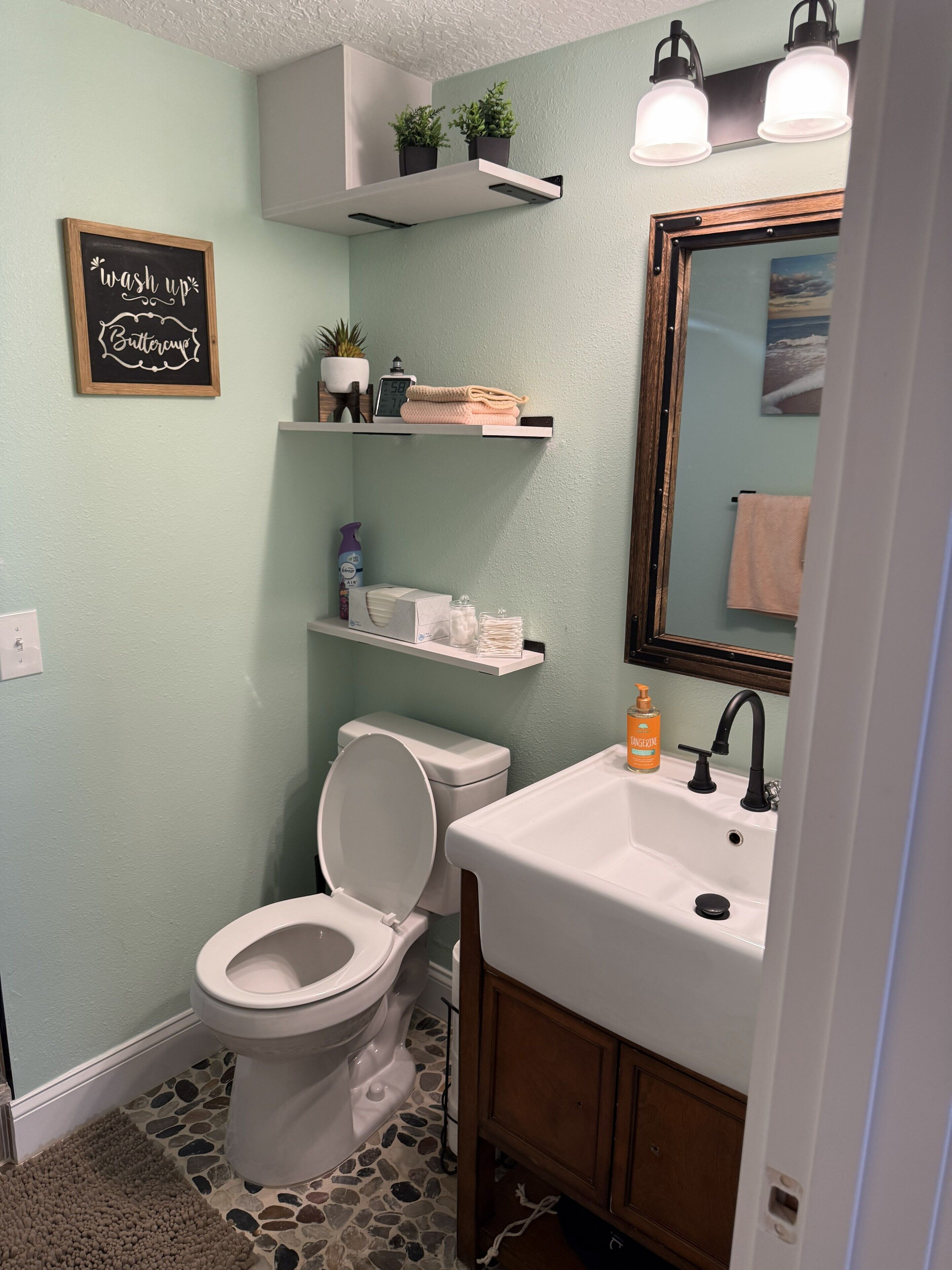 Doccia, asciugacapelli, asciugamani, sapone