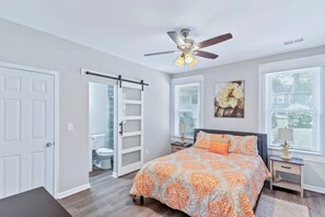 3 chambres, fer et planche à repasser, Wi-Fi gratuit, draps fournis