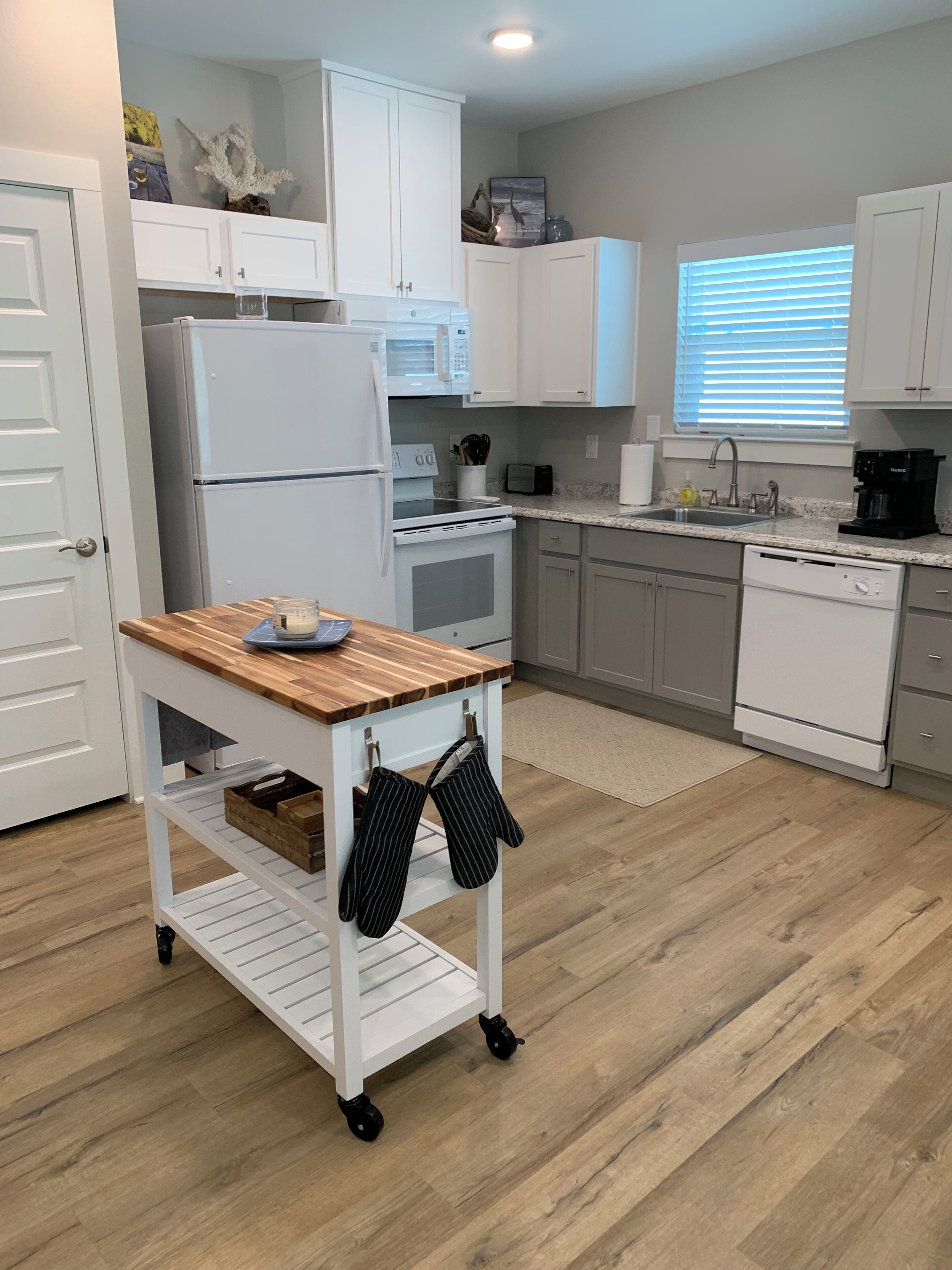 Microwave, oven, stovetop, dishwasher