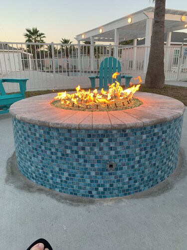 Charming 1-bedroom cottage in fabulous Rockport with a beautiful pool.