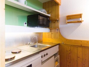 冷蔵庫、電子レンジ、オーブン、食器洗い機