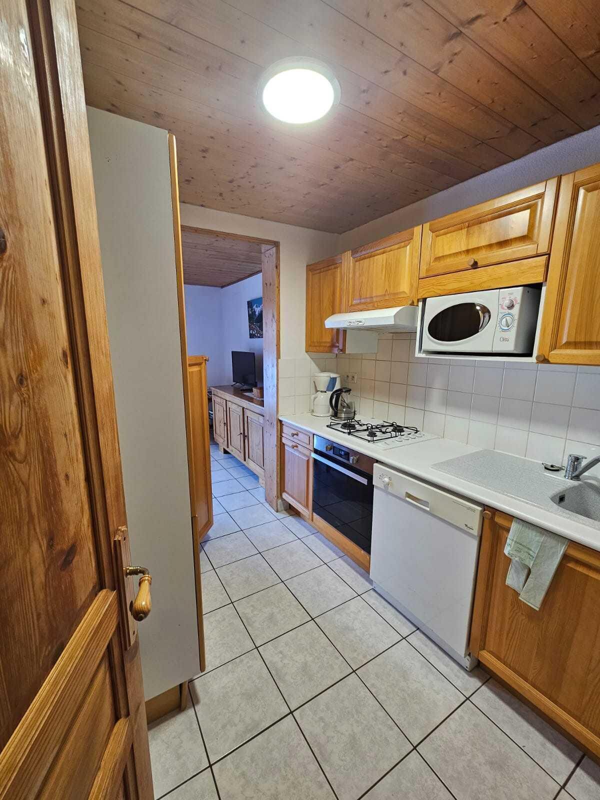 ثلاجة، ميكروويف، فرن، غسالة أطباق