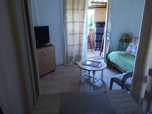 1 habitación, tabla de planchar con plancha y wifi 