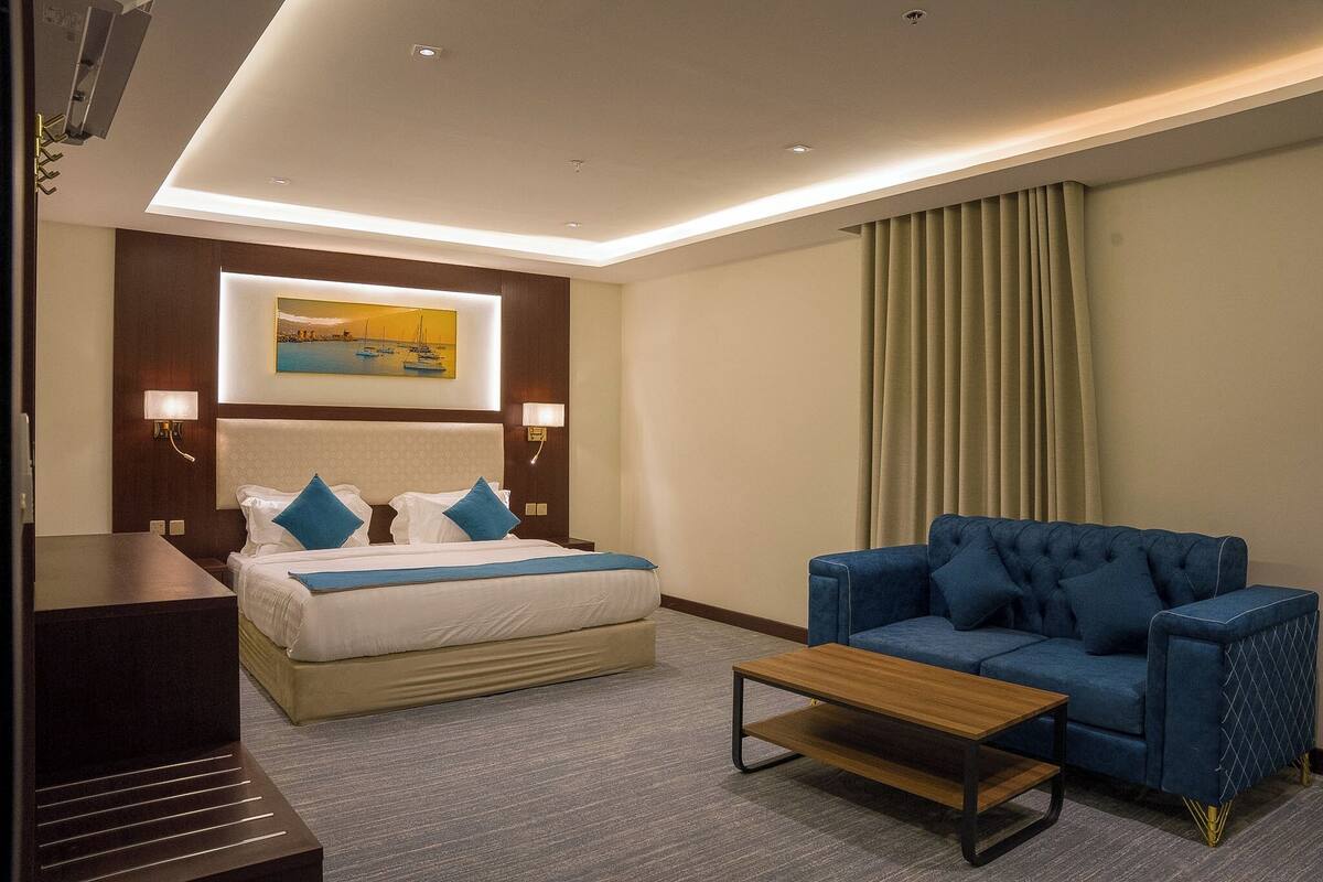 Phòng Suite Economy, 1 phòng ngủ, dịch vụ dọn phòng, quang cảnh thành phố | Két bảo mật tại phòng, khu vực làm việc phù hợp cho laptop 