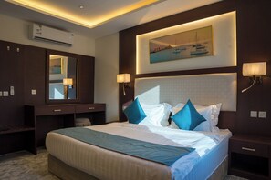 セーフティボックス (室内)、ノートパソコン用作業スペース、遮光カーテン、防音設備