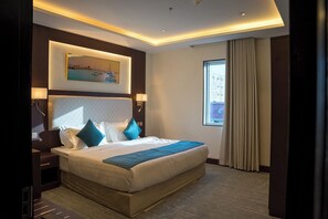 In-room safe, laptop workspace, blackout drapes, soundproofing - Aeli Al-thana for serviced apartments (Yanbu)