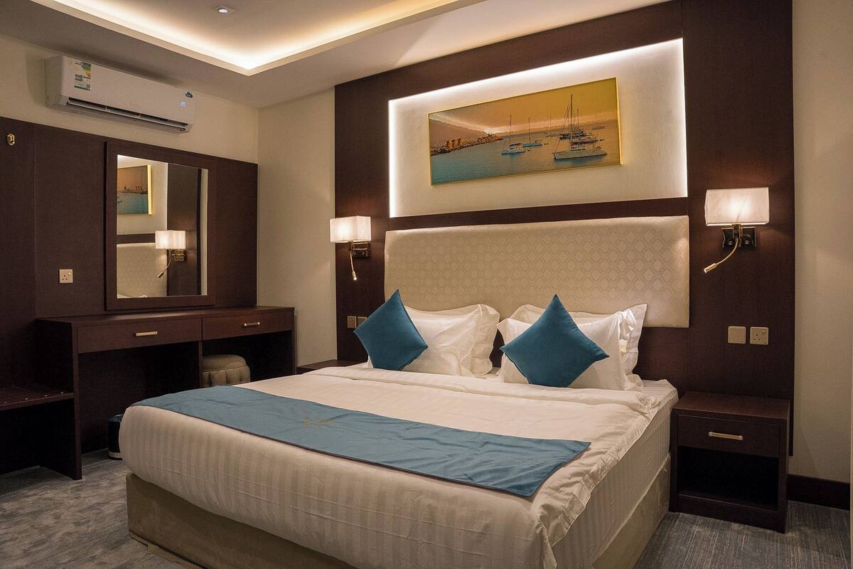 In-room safe, laptop workspace, blackout drapes, soundproofing