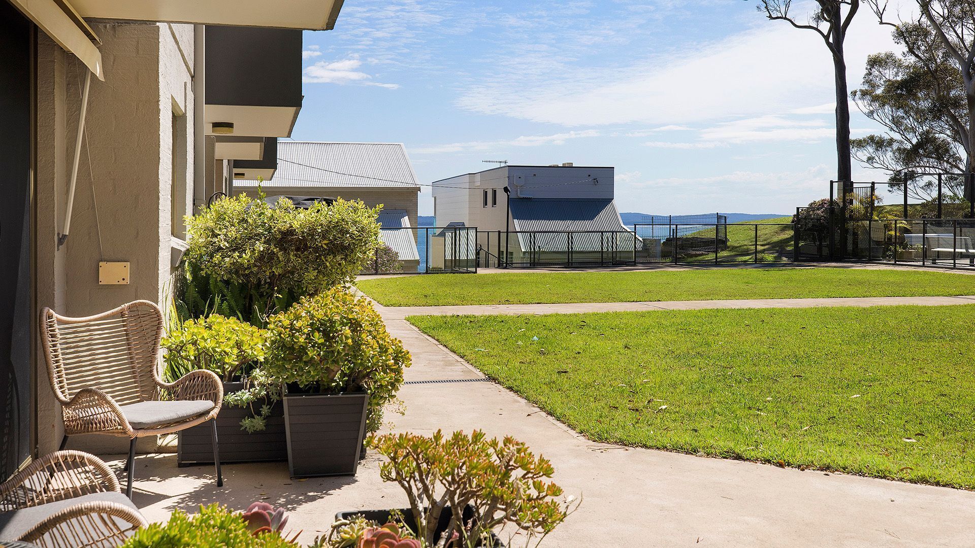 المنطقة المحيطة بالمنشأة