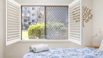 2 bedrooms, iron/ironing board, free WiFi, bed sheets