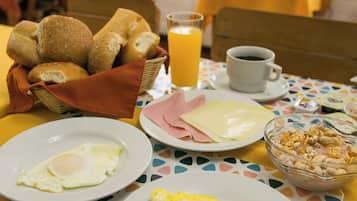 Free daily continental breakfast