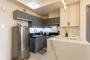 Fridge, microwave, oven, stovetop