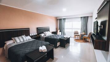 Minibar, coffres-forts dans les chambres, fer et planche Ă repasser