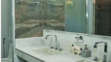 Executive Double Room, River View | Bathroom | Hair dryer, towels, soap, shampoo