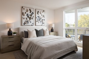 Iron/ironing board, bed sheets