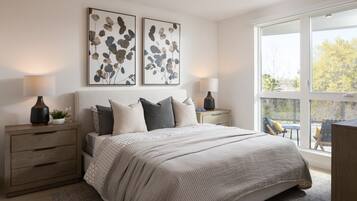 Iron/ironing board, bed sheets