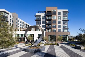 Exterior - Stylish Avelle 2BR Condo – Pool and Hot Tub (Mountain View)