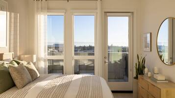 2 bedrooms, iron/ironing board, bed sheets