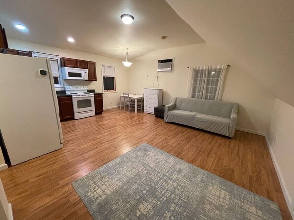 Living area - Fully furnished 1 BR apartment just 2.1 miles away from the 2025 Ryder Cup. (Bethpage)