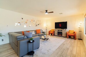 Luxury House, 4 Bedrooms, Private Pool, Pool View | Living room | Smart TV, fireplace, streaming services - Casa Alessia 4BR Home & Heated Pool (Casa Grande)