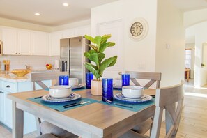 奢华独立别墅, 4 间卧室, 私人游泳池, 泳池景观 | 餐厅