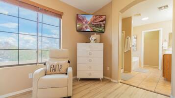 Rumah Mewah, 4 kamar tidur, kolam renang pribadi, pemandangan kolam renang | Seprai premium dan didekorasi berbeda-beda