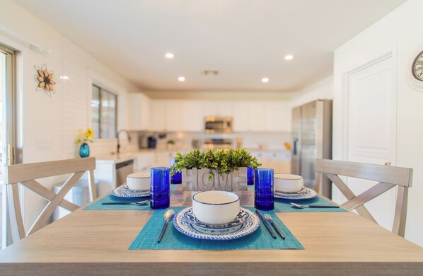 Luxury House, 4 Bedrooms, Private Pool, Pool View | Dining room - Casa Alessia 4BR Home & Heated Pool (Casa Grande)