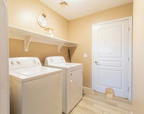 Luxury House, 4 Bedrooms, Private Pool, Pool View | Laundry