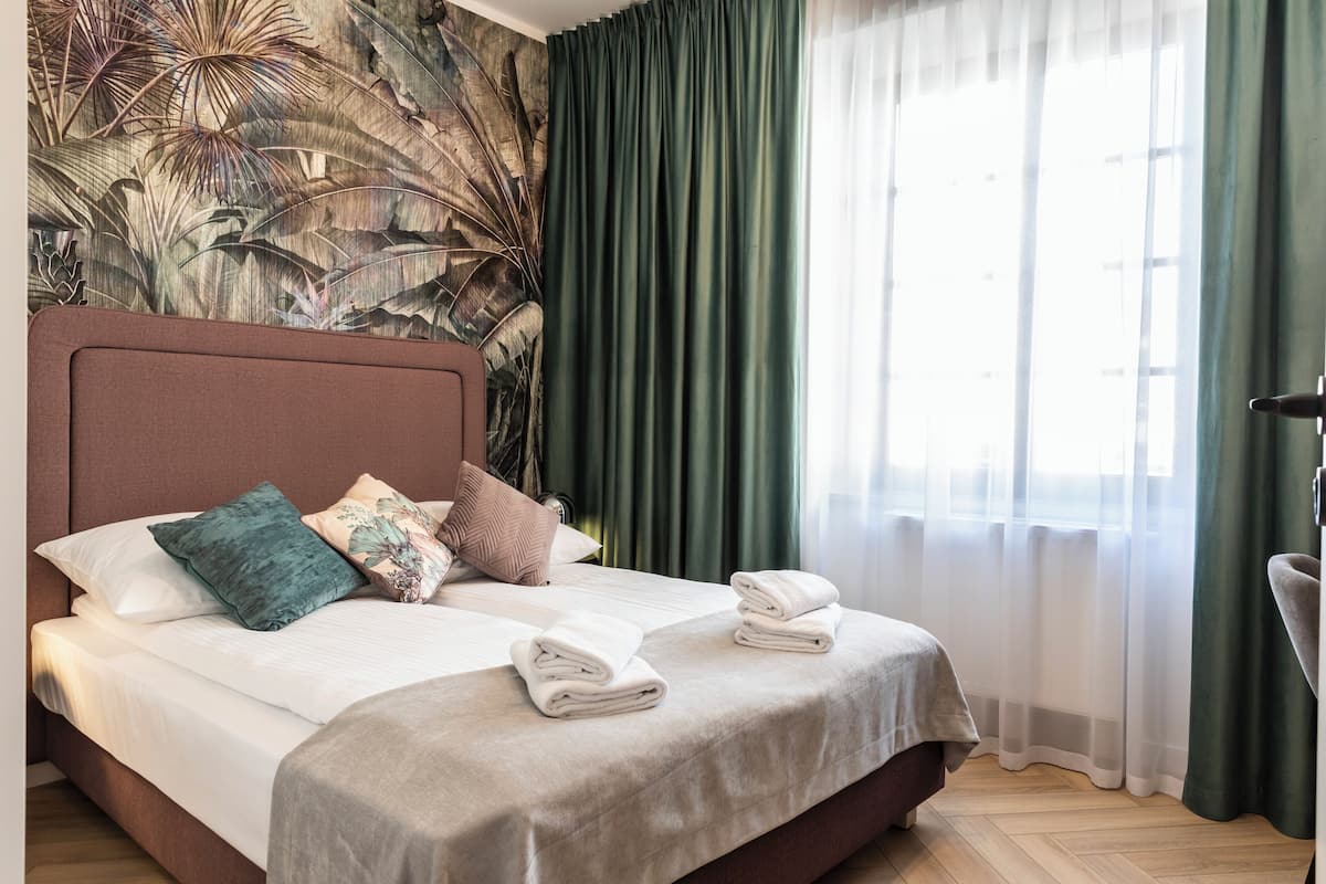 Classic Apartment, City View | Iron/ironing board, free WiFi