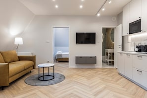 Deluxe Apartment, City View | Living area